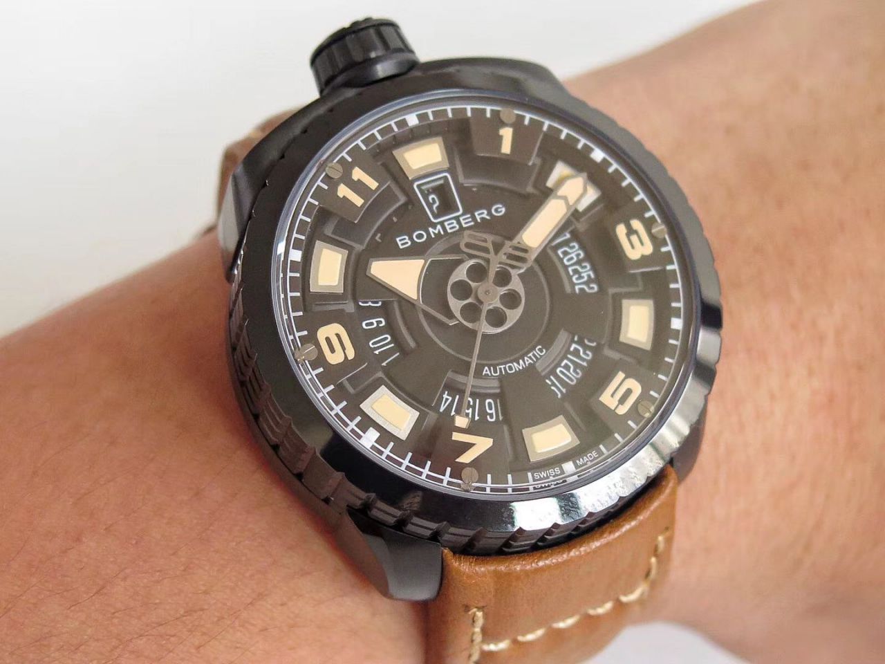 BB FACTORY 巧思之作  一表两用 奇思妙构  BBF出品BOMBERG BOLD系列腕表劲酷登场， / BB002