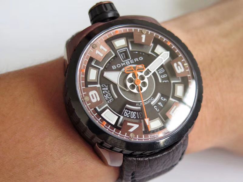 BB FACTORY 巧思之作  一表两用 奇思妙构  BBF出品BOMBERG BOLD系列腕表劲酷登场， / BB002