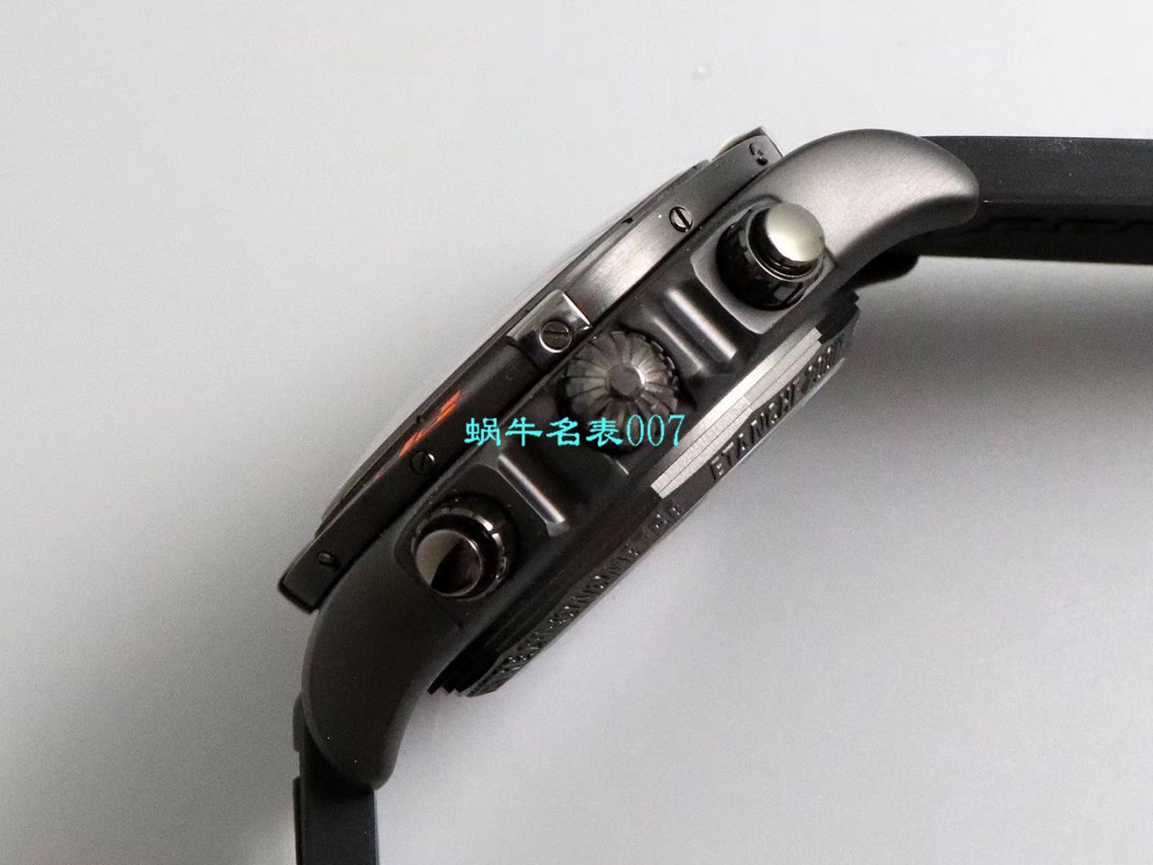   GF厂百年灵机械终极计时黑鹰腕表系列MB0111C2.BD07.153S.M20D.2腕表 / BL123