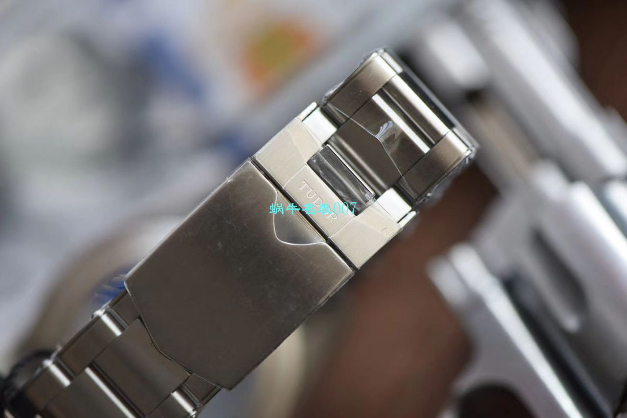   zf厂的帝舵怎么样，什么厂最好  帝舵碧湾格林尼治型“红蓝”M79830RB-0001腕表 / DT067