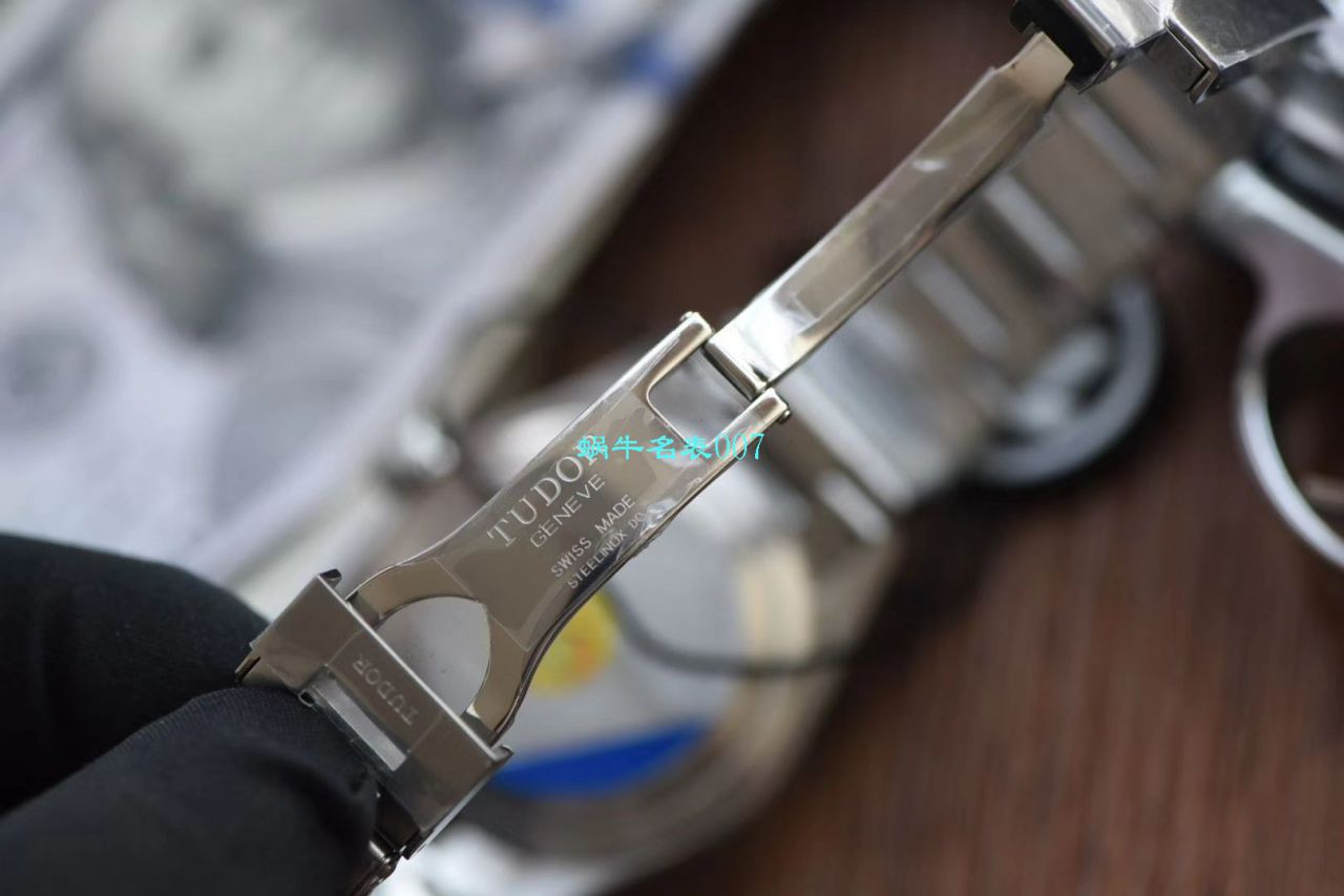   zf厂的帝舵怎么样，什么厂最好  帝舵碧湾格林尼治型“红蓝”M79830RB-0001腕表 / DT067