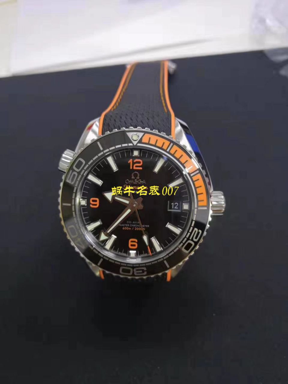   VS  欧米茄海洋宇宙600米215.30.44.21.01.002腕表 / M368