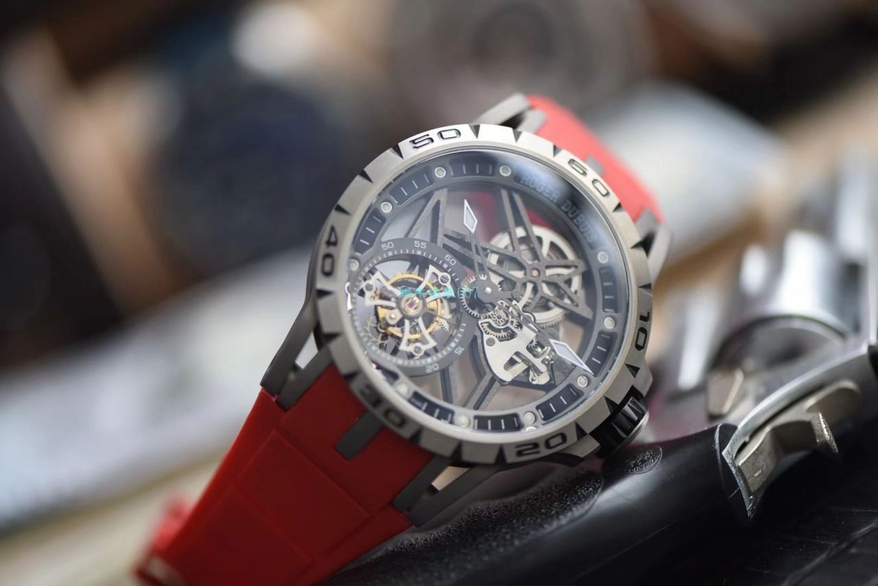 视频评测BBR厂官网陀飞轮罗杰杜彼Roger Dubuis王者RDDBEX0479红面表带腕表 / LJ067