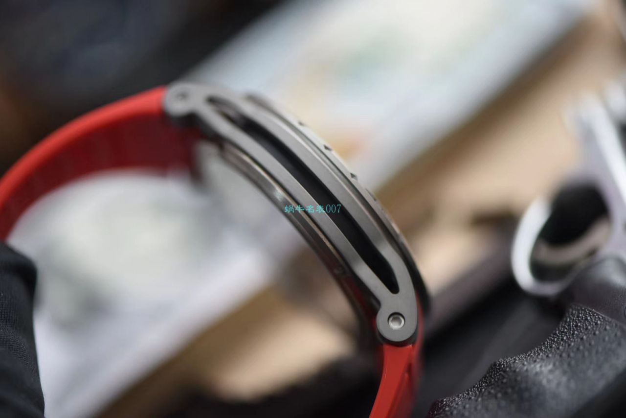视频评测BBR厂官网陀飞轮罗杰杜彼Roger Dubuis王者RDDBEX0479红面表带腕表 / LJ067