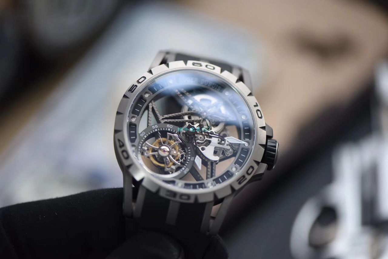 视频评测BBR厂官网陀飞轮罗杰杜彼Roger Dubuis王者RDDBEX0479红面表带腕表 / LJ067