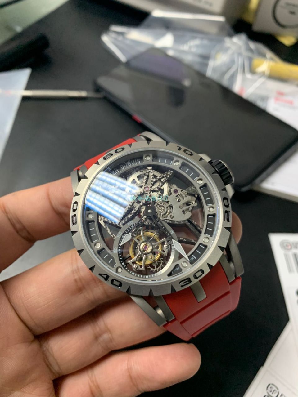 视频评测BBR厂官网陀飞轮罗杰杜彼Roger Dubuis王者RDDBEX0479红面表带腕表 / LJ067