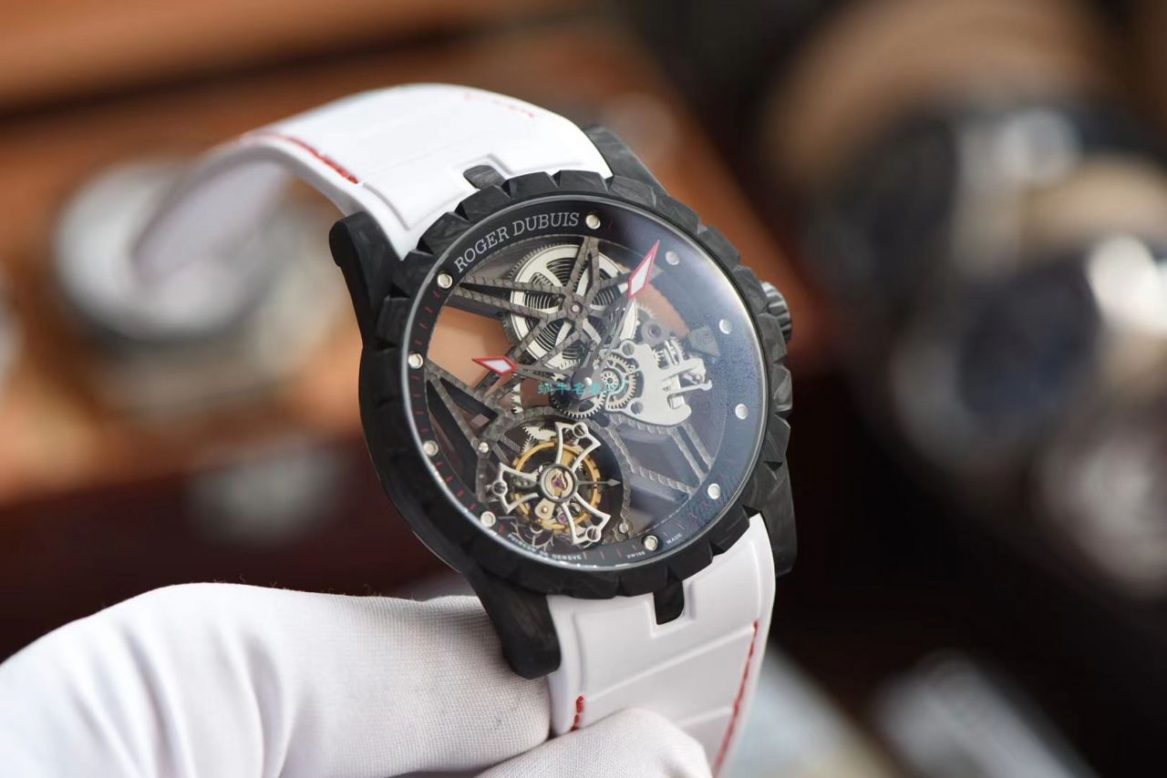 BBR厂罗杰杜彼Roger Dubuis王者系列碳纤维陀飞轮DBEX0577腕表 / LJ092