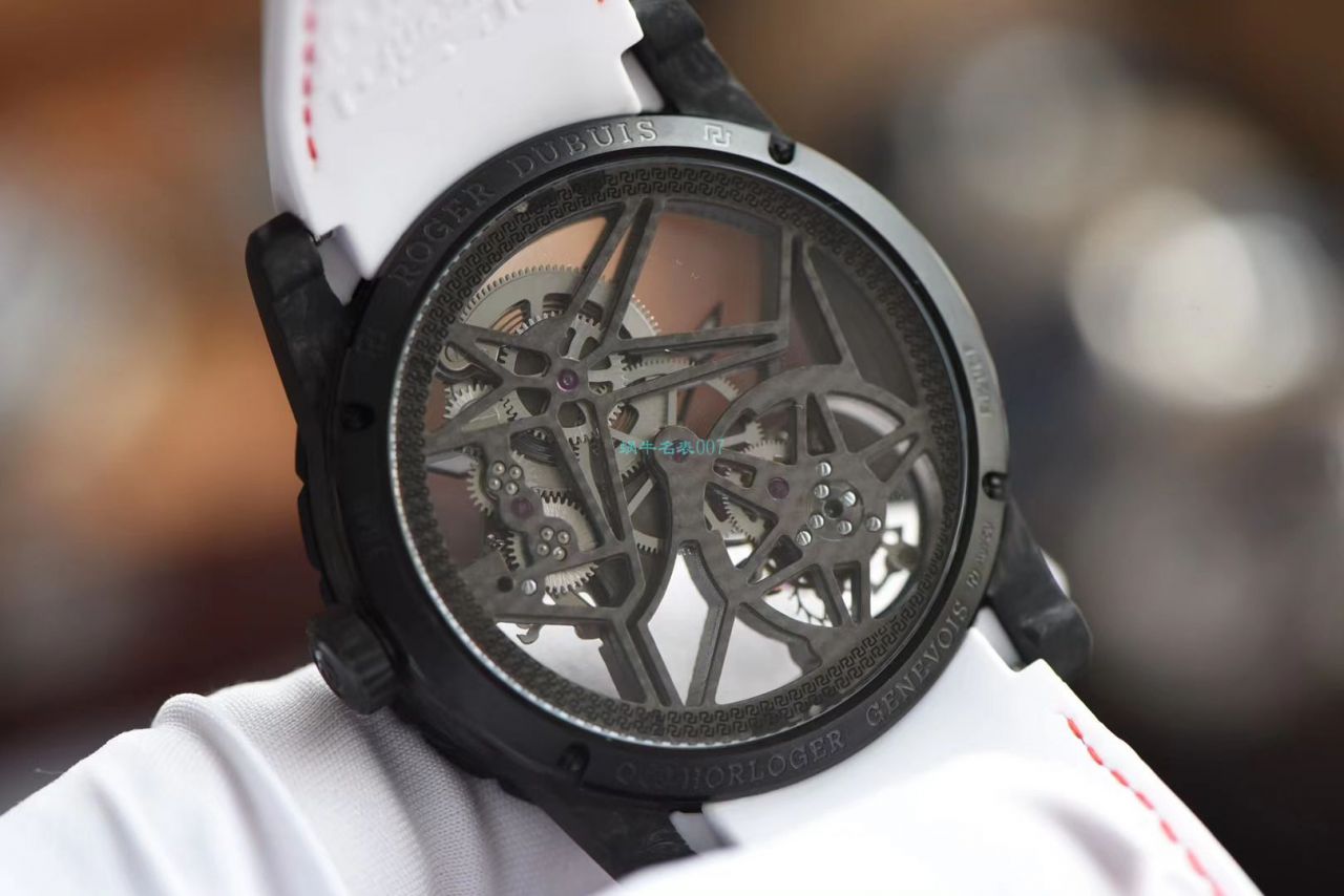 BBR厂罗杰杜彼Roger Dubuis王者系列碳纤维陀飞轮DBEX0577腕表 / LJ092