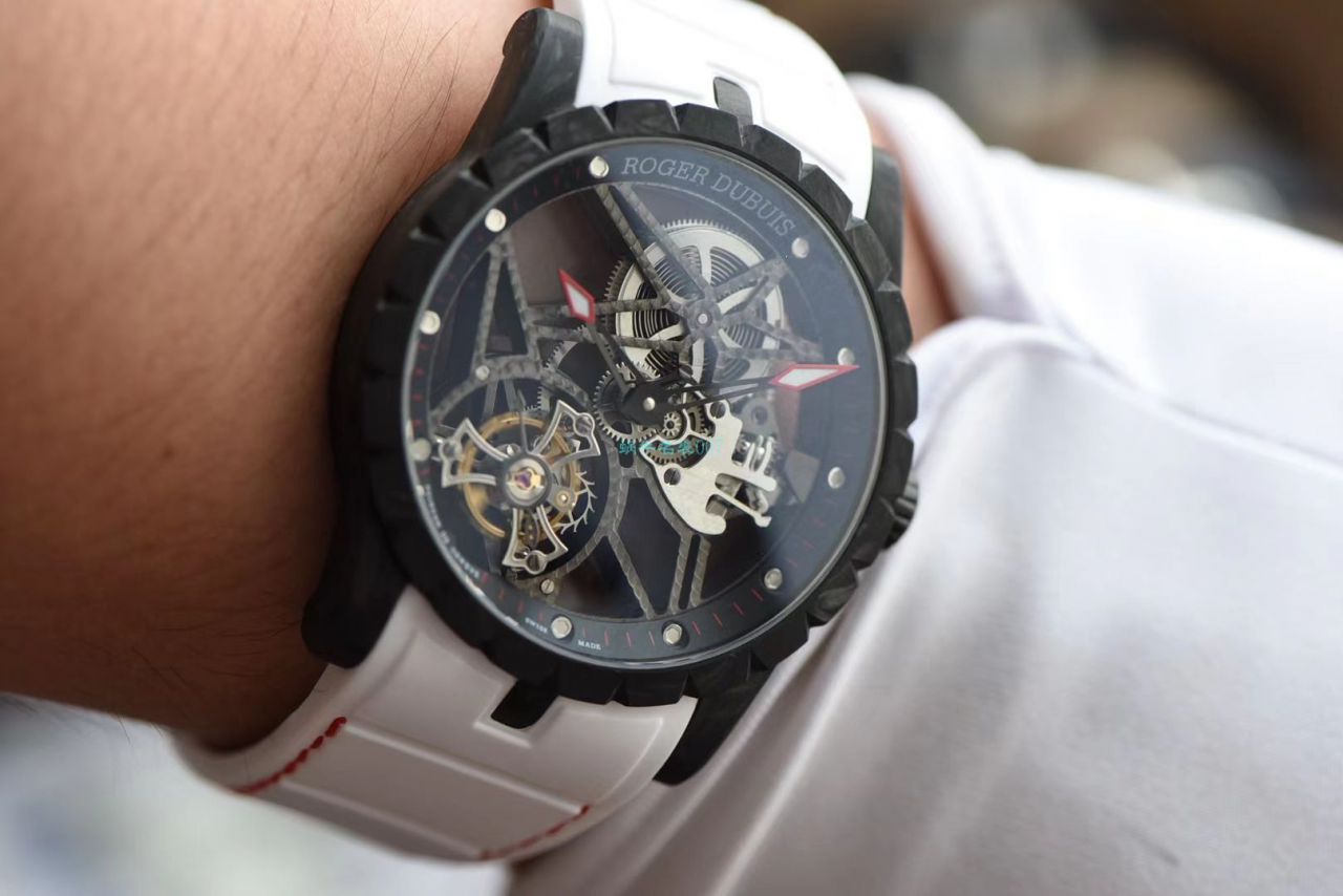 BBR厂罗杰杜彼Roger Dubuis王者系列碳纤维陀飞轮DBEX0577腕表 / LJ092