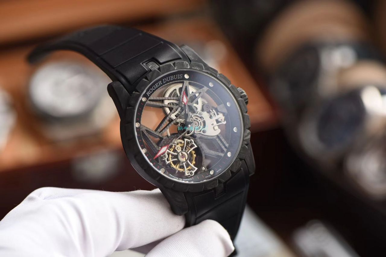 BBR厂罗杰杜彼Roger Dubuis王者系列碳纤维陀飞轮DBEX0577腕表 / LJ092