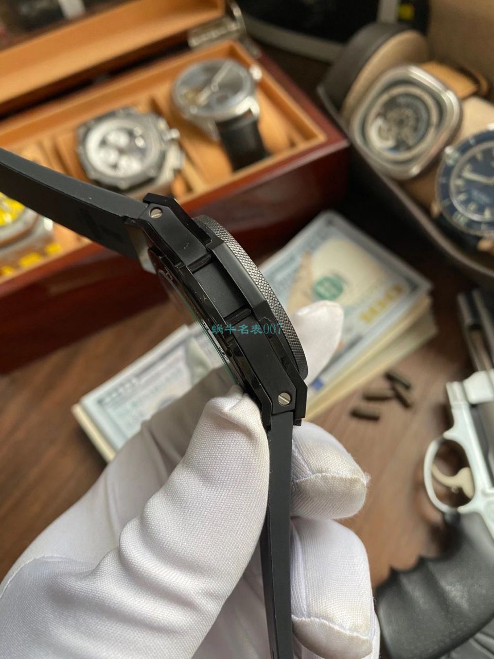 视频评测最靠谱的商家  宇舶陀飞轮304.TX.1170.LR 不同版本对比视频 / YB112