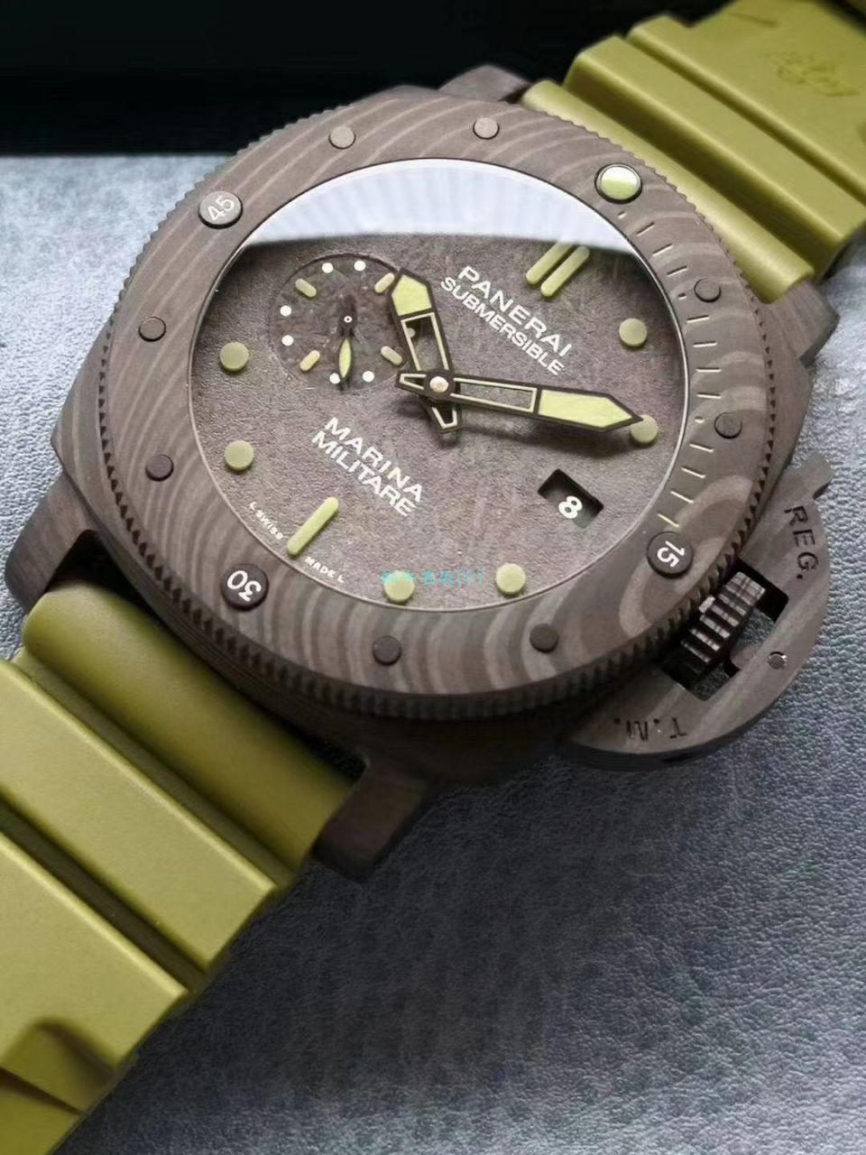   VS厂新品军绿面英雄情结  沛纳海SUBMERSIBLE 潜行系列PAM00961腕表 / VSPAM961
