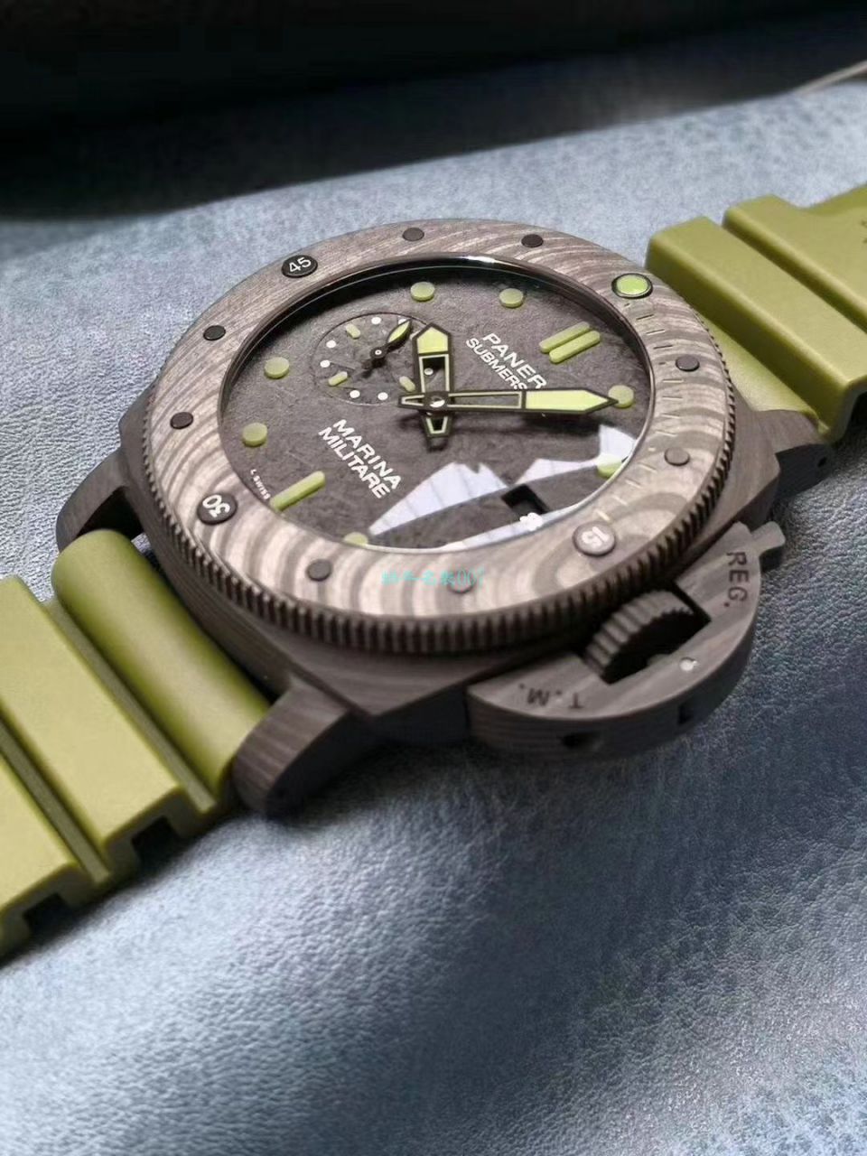   VS厂新品军绿面英雄情结  沛纳海SUBMERSIBLE 潜行系列PAM00961腕表 / VSPAM961
