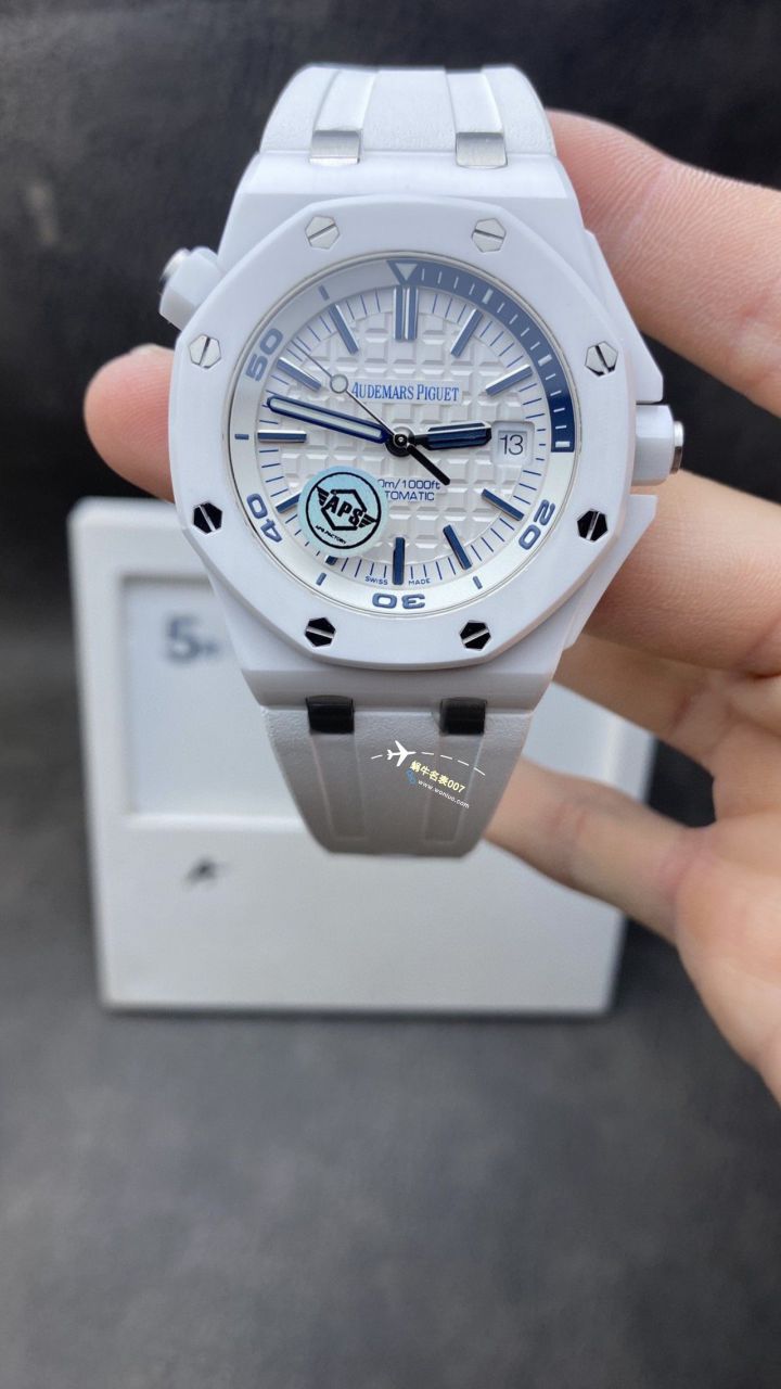 APS厂一体机爱彼皇家橡树离岸型白黑陶瓷15707CB.OO.A010CA.01，15707CE.OO.A002CA.01 / AP239