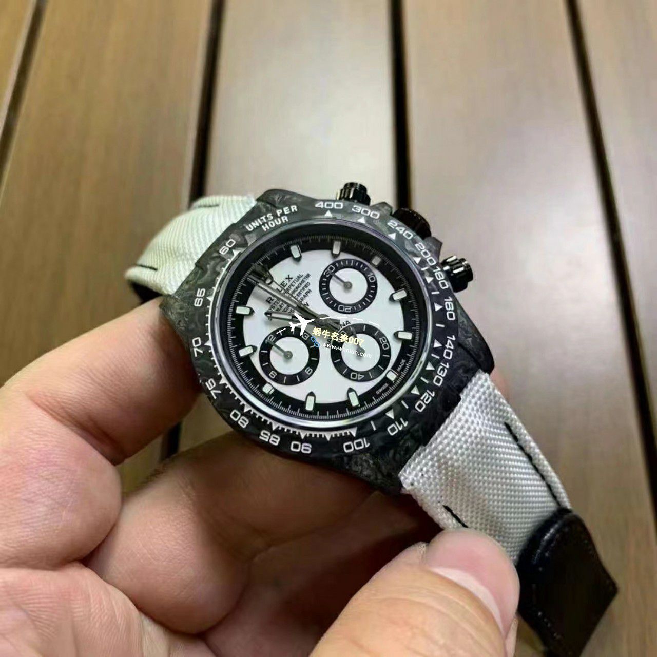视频评测Diw顶配碳纤维迪通拿 / R808