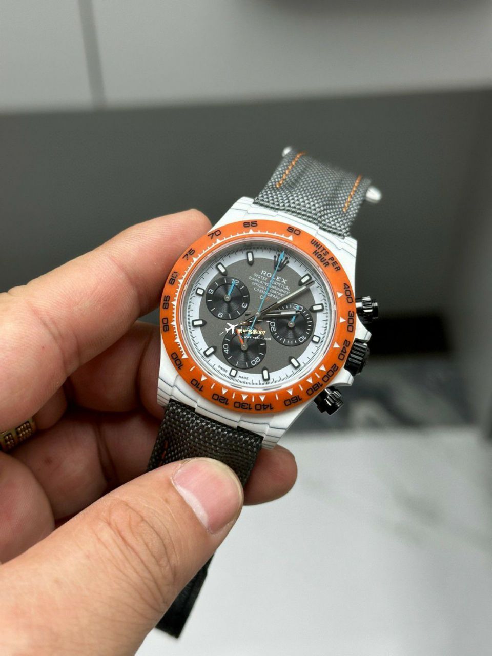视频评测Diw顶配碳纤维迪通拿 / R808