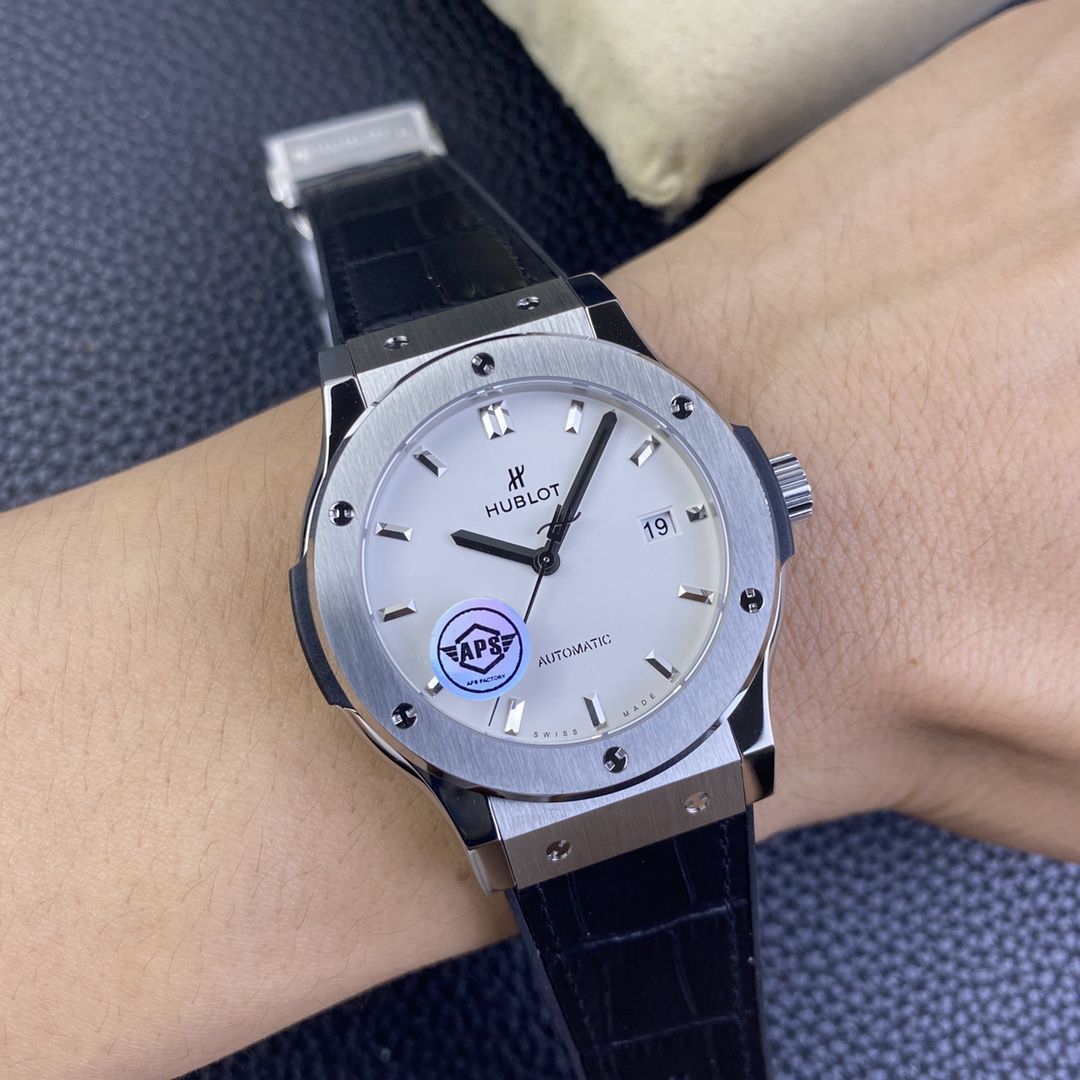 视频评测HUBLOT宇舶表经典融合542.NX.7170.LR，542.OX.7180.LR腕表 / YB130