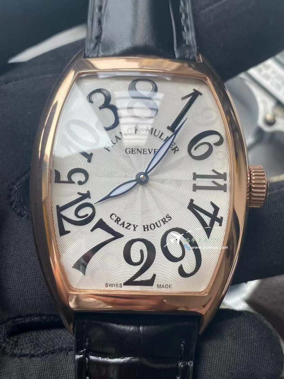 视频评测法穆兰CRAZY HOURS 系列8880 CH 乱跳时间玫瑰金表壳黑面时标白盘腕表 / FL082