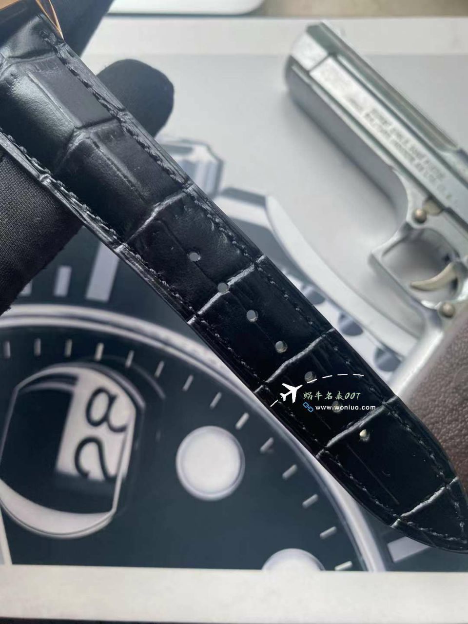 视频评测法穆兰CRAZY HOURS 系列8880 CH 乱跳时间玫瑰金表壳黑面时标白盘腕表 / FL082