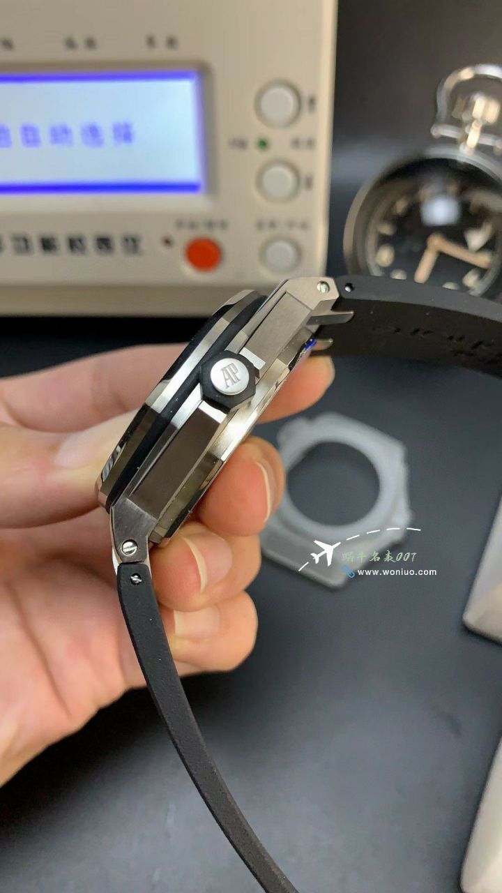 APS爱彼皇家橡树离岸型系列15703ST.OO.D002CA.01腕表 / AP272