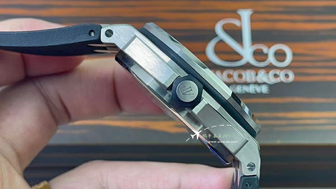 APS爱彼皇家橡树离岸型系列15703ST.OO.D002CA.01腕表 / AP272