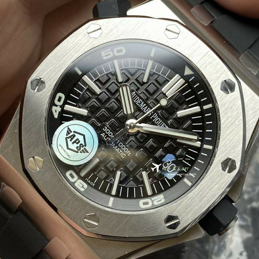 APS爱彼皇家橡树离岸型系列15703ST.OO.D002CA.01腕表 / AP272
