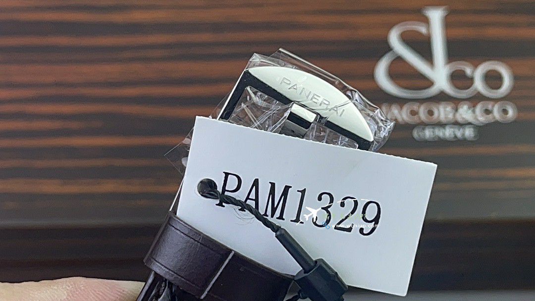 VS沛纳海庐米诺杜尔系列PAM01329腕表 / PAM01329