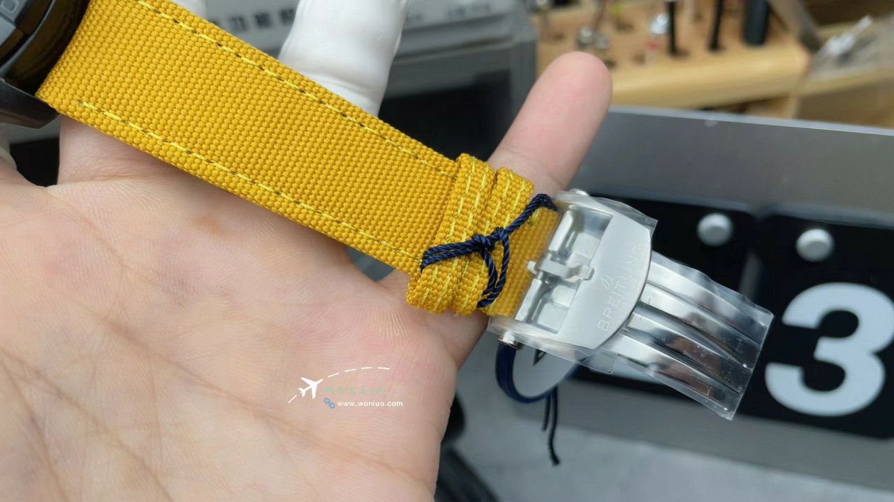 BLS百年灵复仇者大黄蜂系列SB0147101I1X1腕表 / BL208
