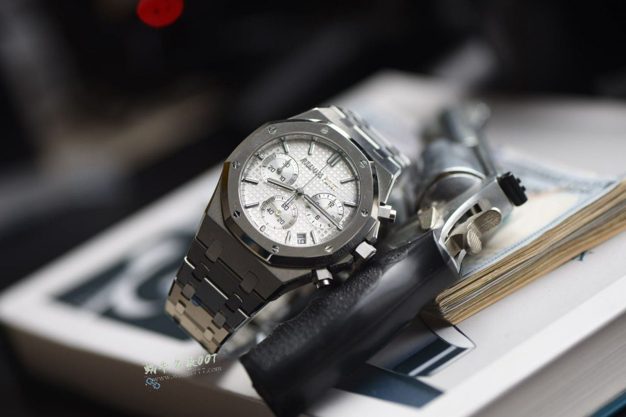 爱彼Audemars Piguet皇家橡树26240ST.OO.1320ST.05腕表 / AP300