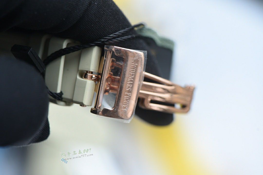 DUCK 爱彼皇家橡树离岸型26231ST.ZZ.D010CA.01腕表 / AP301