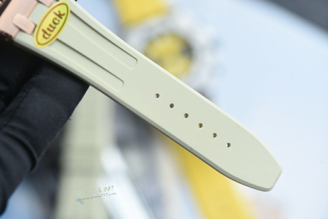 DUCK 爱彼皇家橡树离岸型26231ST.ZZ.D010CA.01腕表 / AP301