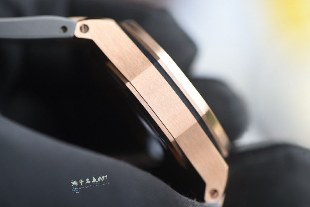 DUCK 爱彼皇家橡树离岸型26231ST.ZZ.D010CA.01腕表 / AP301