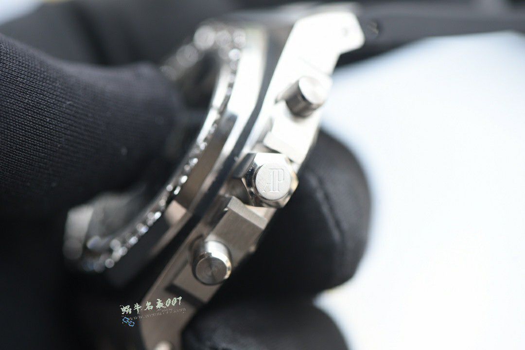 Duck爱彼皇家橡树离岸型最好女表26231OR.ZZ.D003CA.01腕表 / AP302