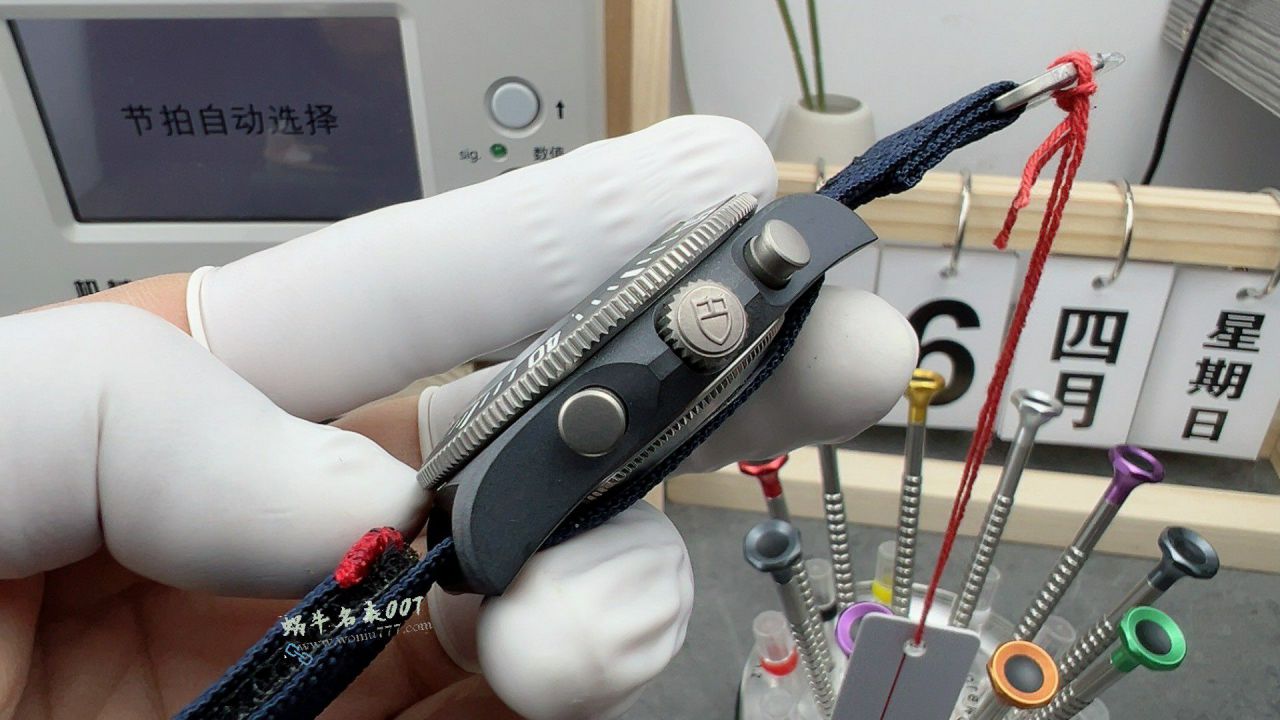 M+帝舵领潜型M25807KN-0001腕表 / DT087