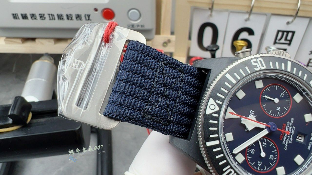 M+帝舵领潜型M25807KN-0001腕表 / DT087