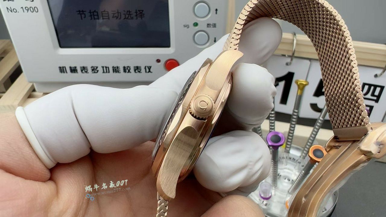 VS欧米茄007海马300青铜金无暇赴死210.90.42.20.01.003腕表 / VS828