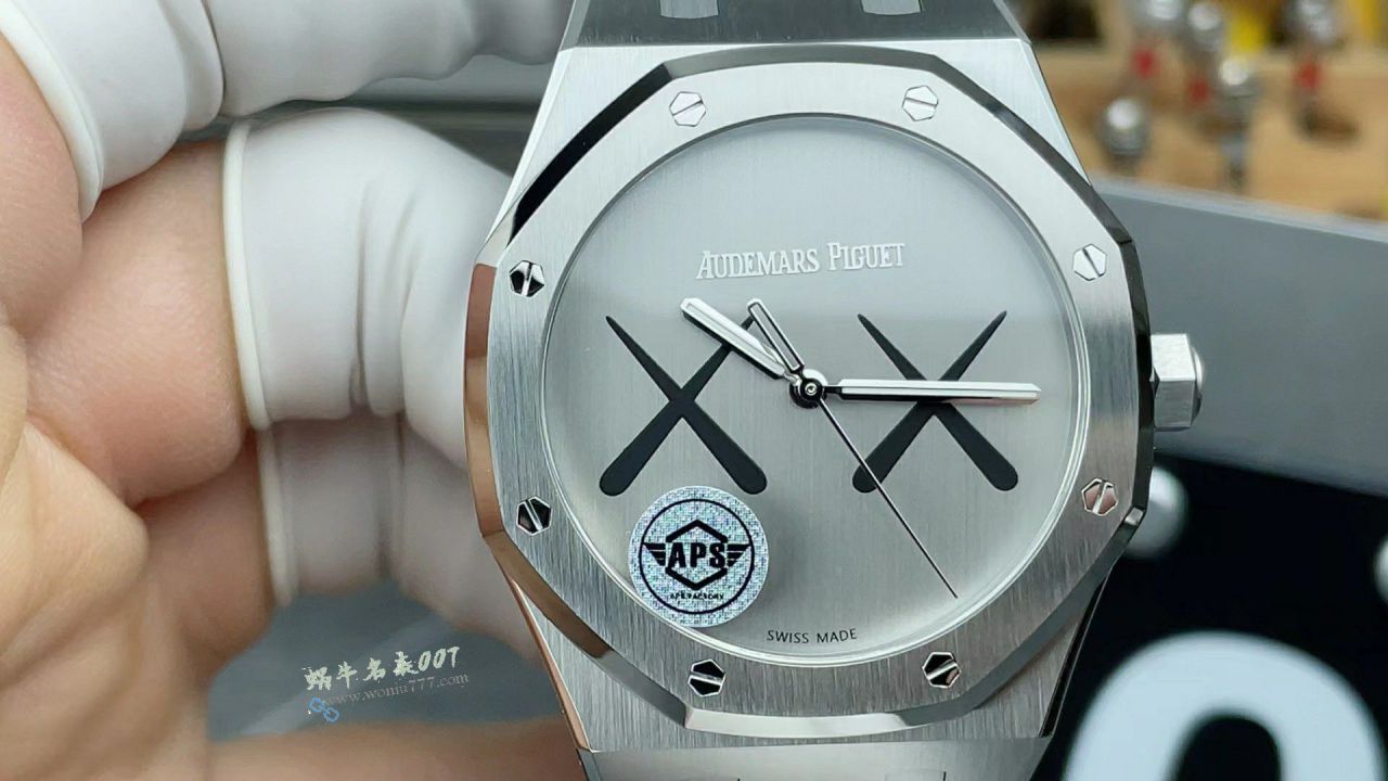 APS厂 爱彼Audemars Piguet联名kaws 的新品15500 / AP315