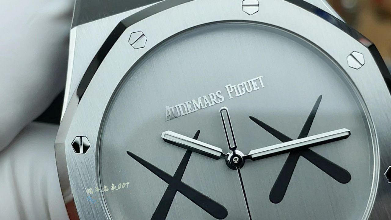 APS厂 爱彼Audemars Piguet联名kaws 的新品15500 / AP315