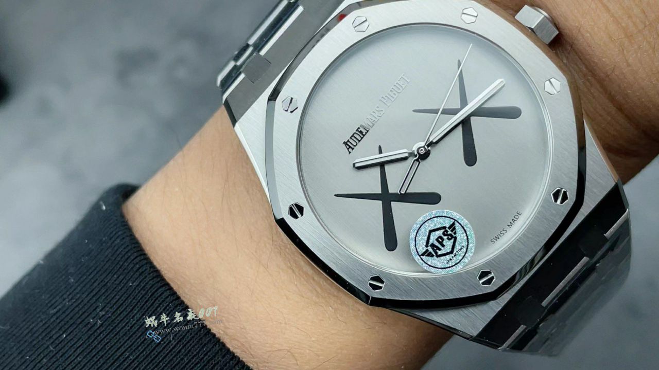 APS厂 爱彼Audemars Piguet联名kaws 的新品15500 / AP315