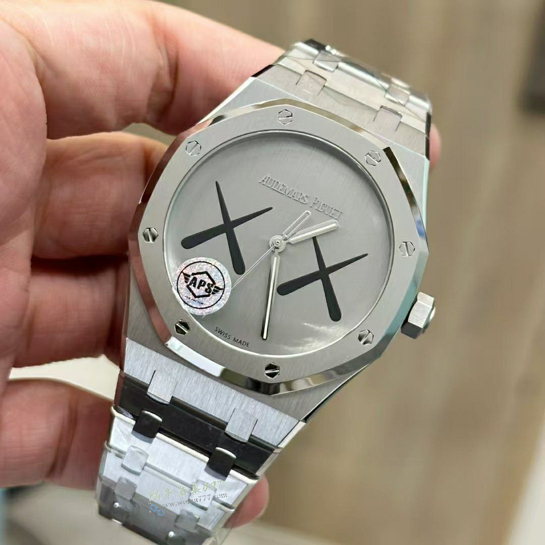 APS厂 爱彼Audemars Piguet联名kaws 的新品15500 / AP315