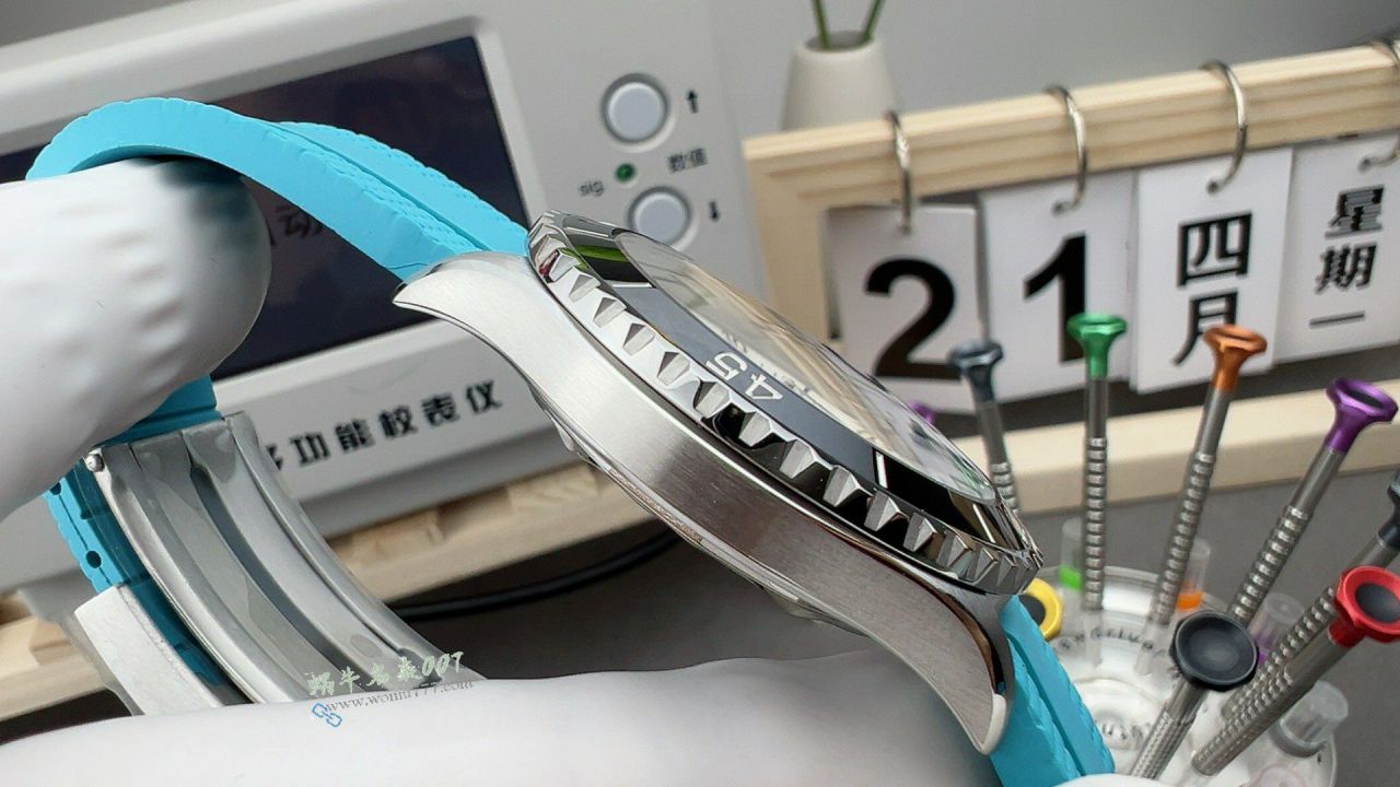 BLS百年灵彩虹超级海洋A17375211B2S3腕表 / BL213