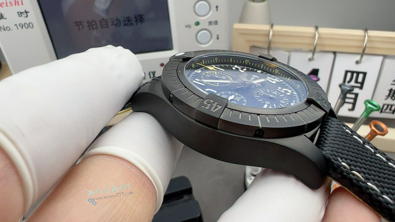 BLS百年灵复仇者系列复仇者计时码表 M Stand 联名限定款腕表 / BL218