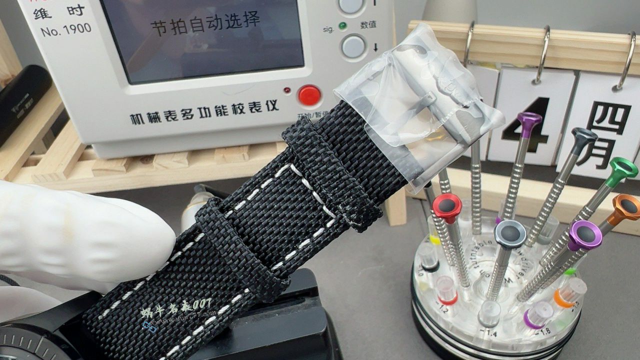 BLS百年灵复仇者系列复仇者计时码表 M Stand 联名限定款腕表 / BL218